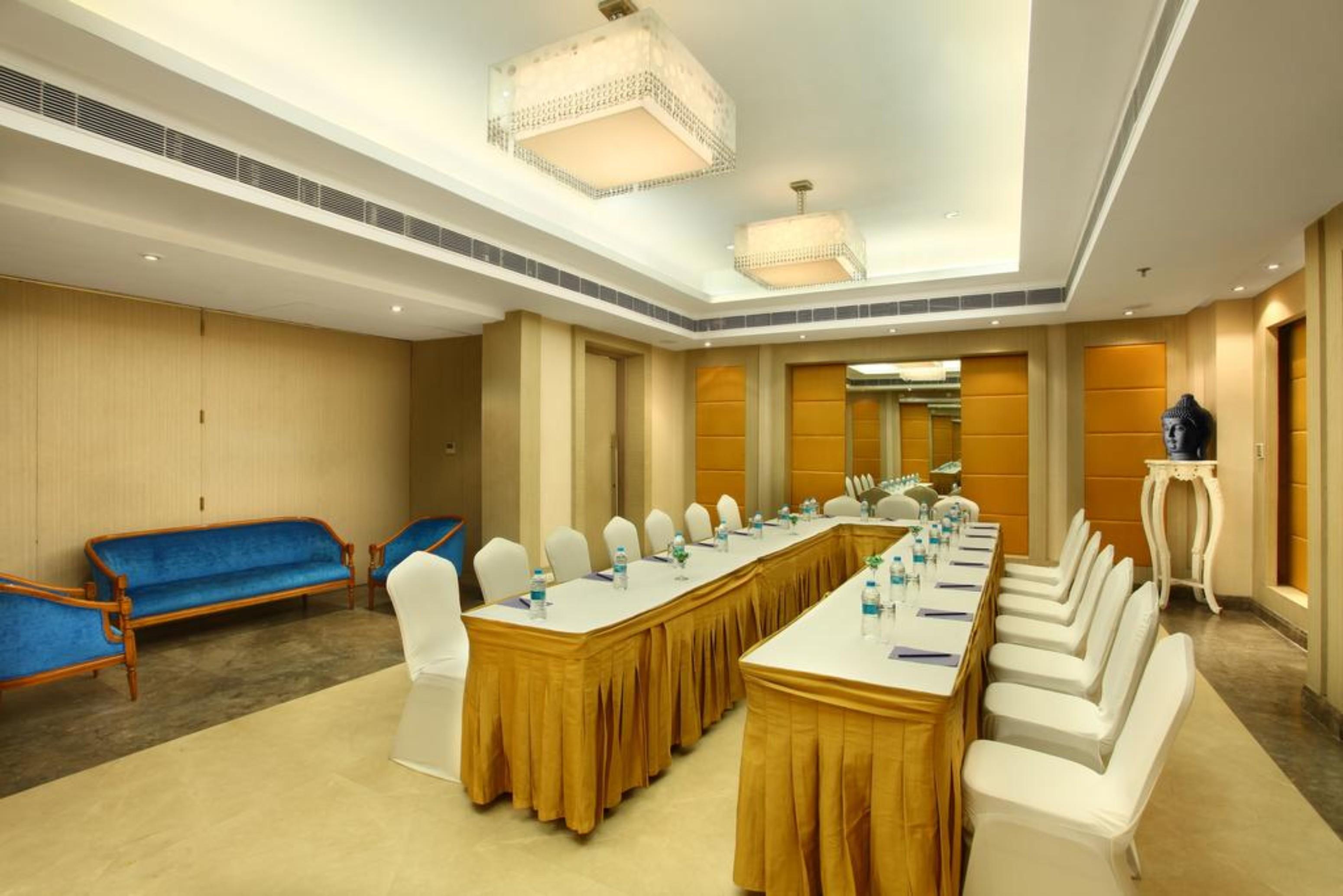 The Ashtan Sarovar Portico New Delhi Exteriör bild