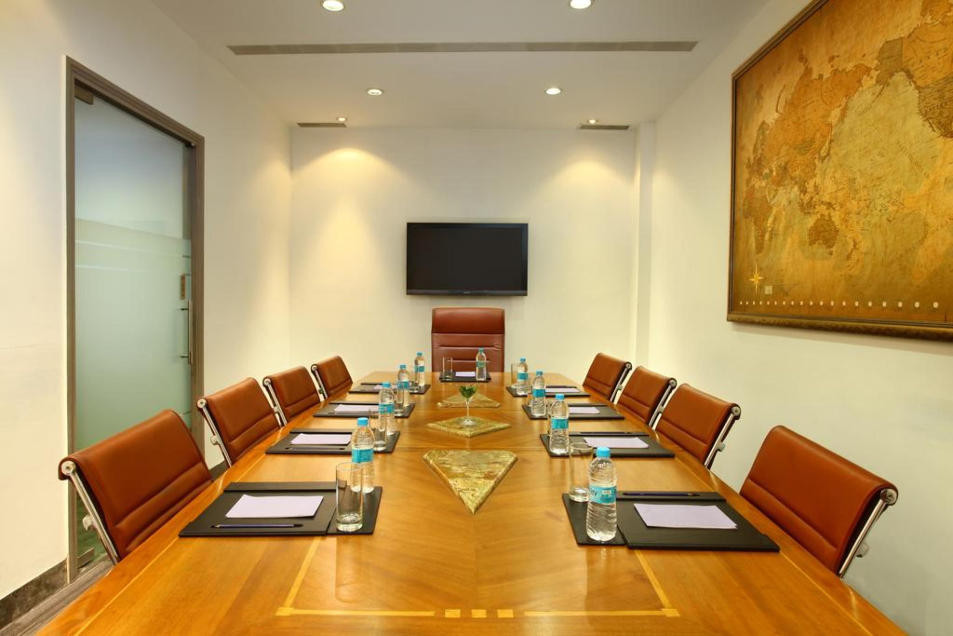 The Ashtan Sarovar Portico New Delhi Exteriör bild