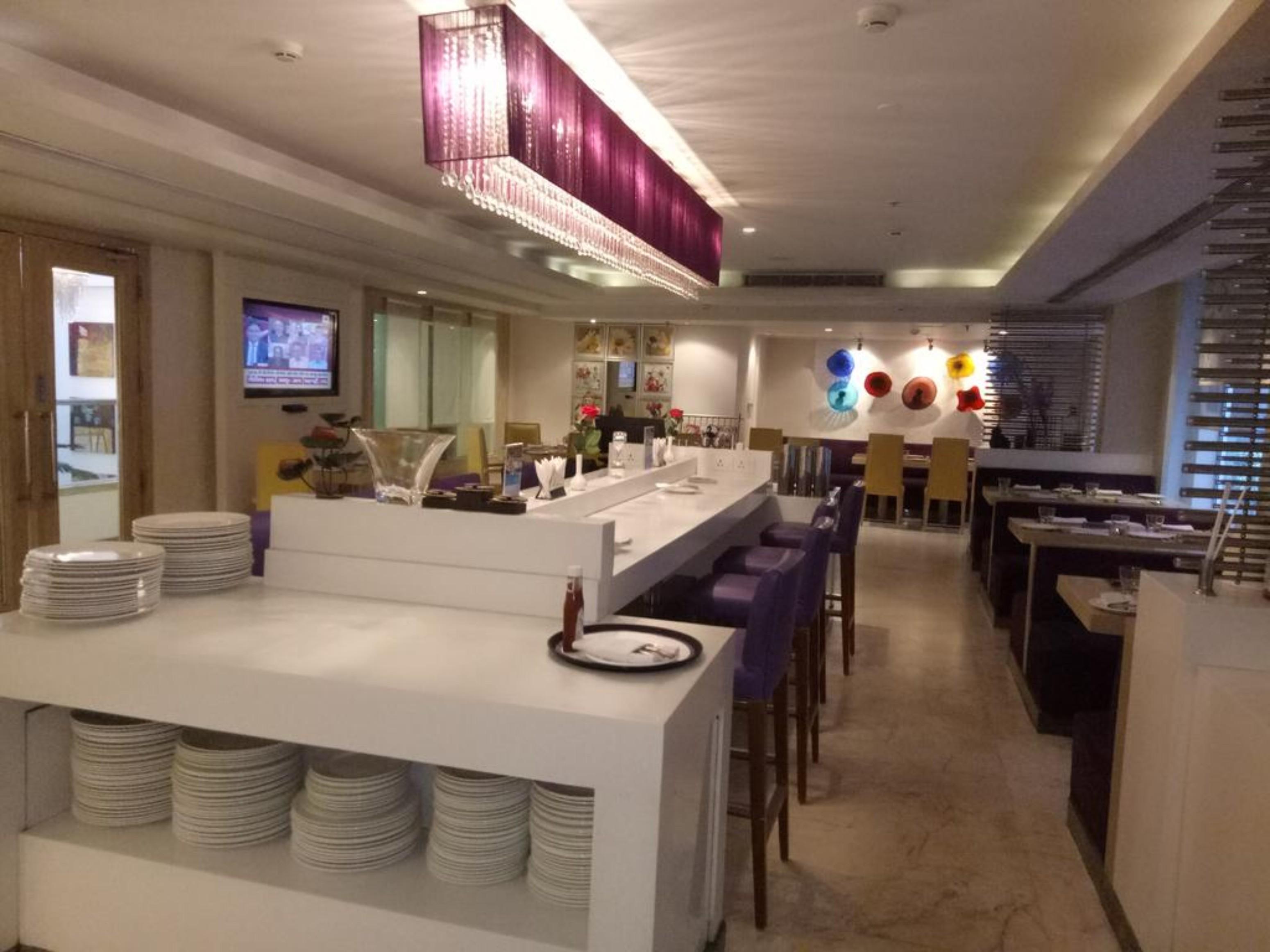 The Ashtan Sarovar Portico New Delhi Exteriör bild
