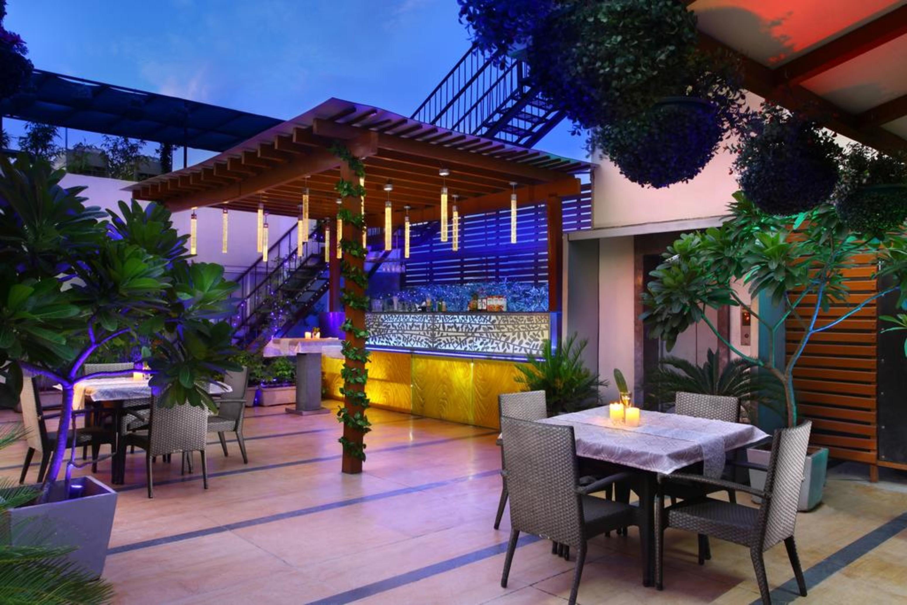 The Ashtan Sarovar Portico New Delhi Exteriör bild
