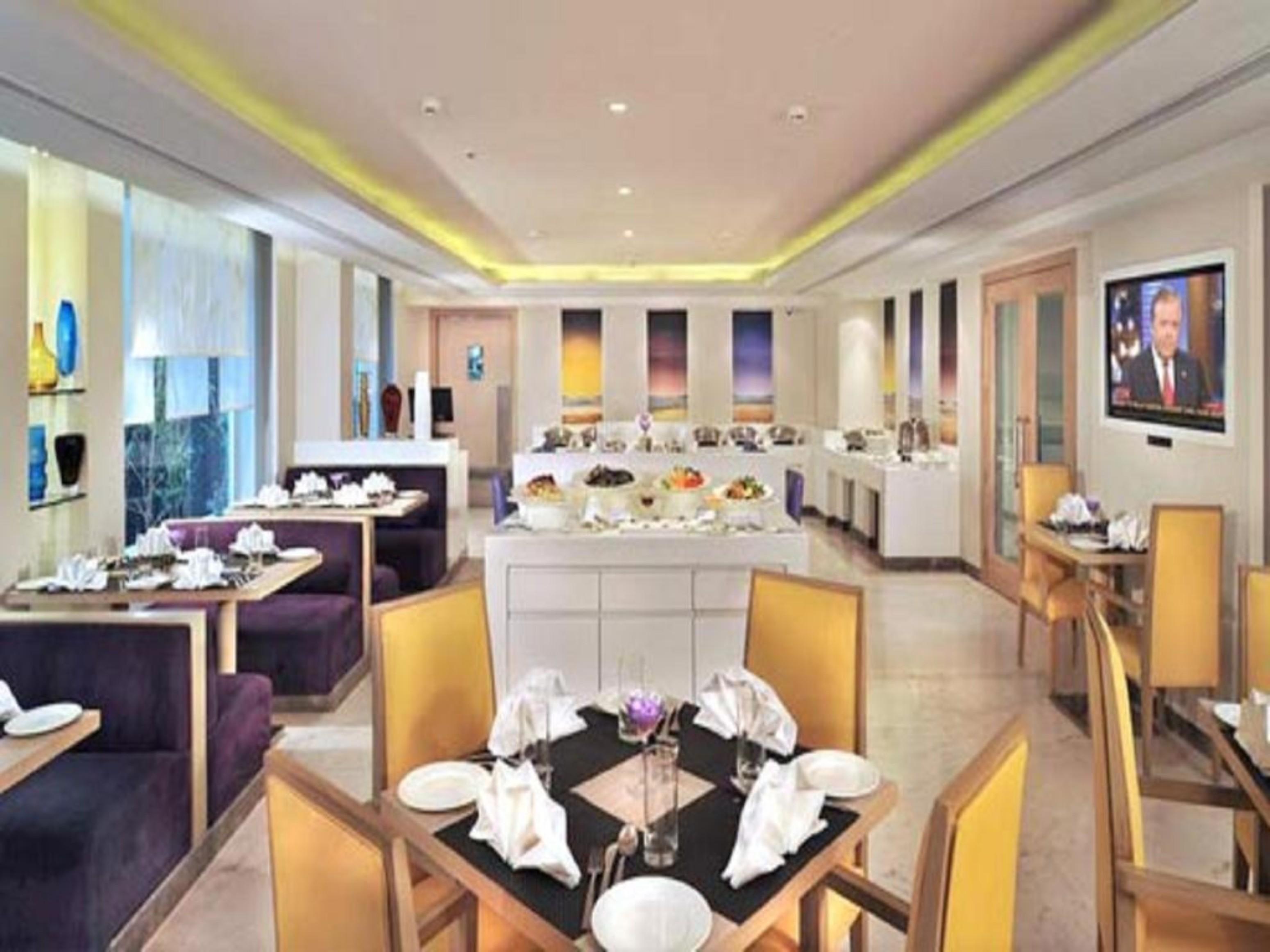 The Ashtan Sarovar Portico New Delhi Exteriör bild