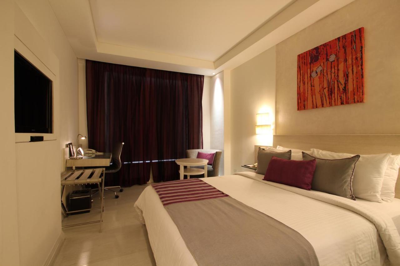 The Ashtan Sarovar Portico New Delhi Exteriör bild