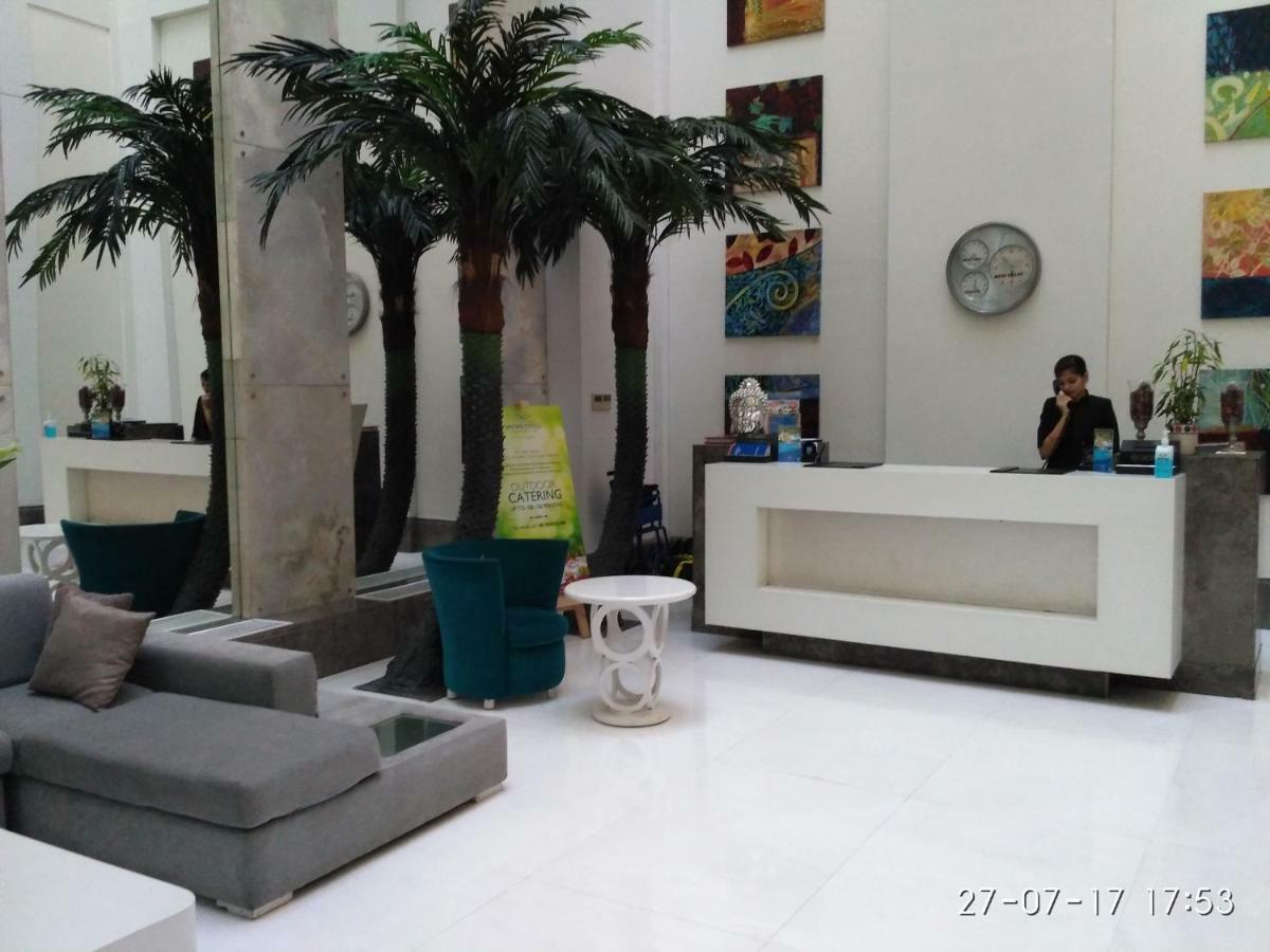 The Ashtan Sarovar Portico New Delhi Exteriör bild