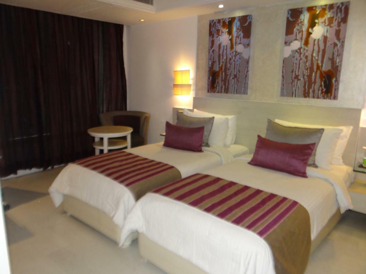 The Ashtan Sarovar Portico New Delhi Exteriör bild