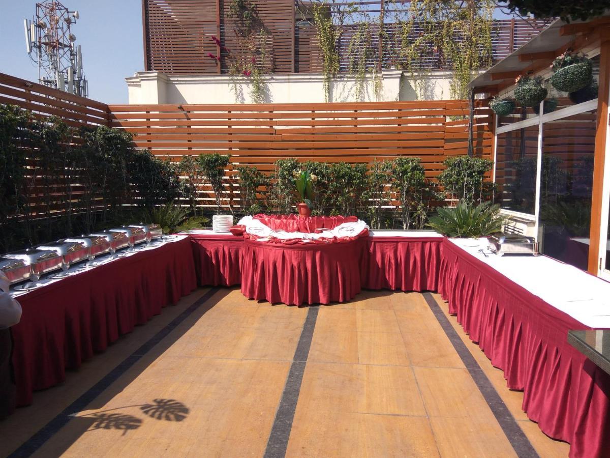 The Ashtan Sarovar Portico New Delhi Exteriör bild